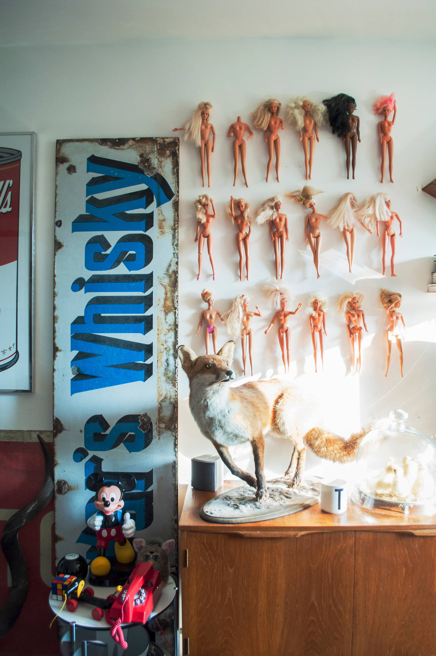 Вторая жизнь старых вещей в интерьере гостиной: чудеса - своими руками