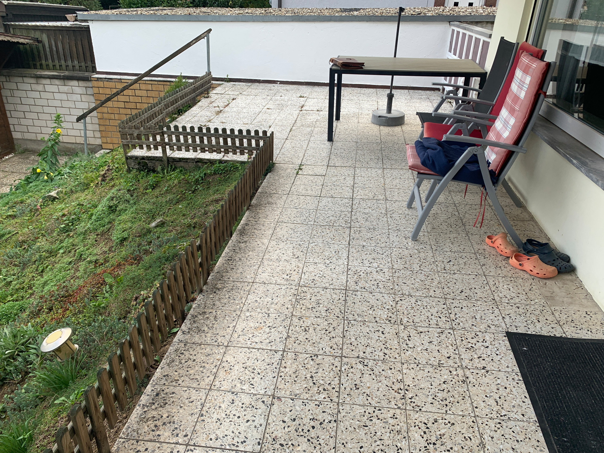 До и после: Реновация склона и террасы перед домом