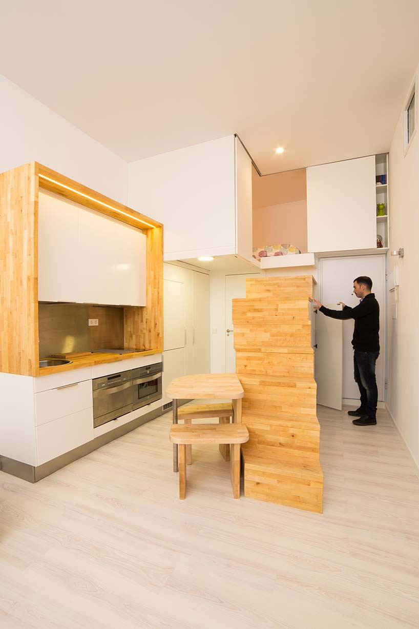 Houzz Испания: 28-метровый лофт с функциональной лестницей