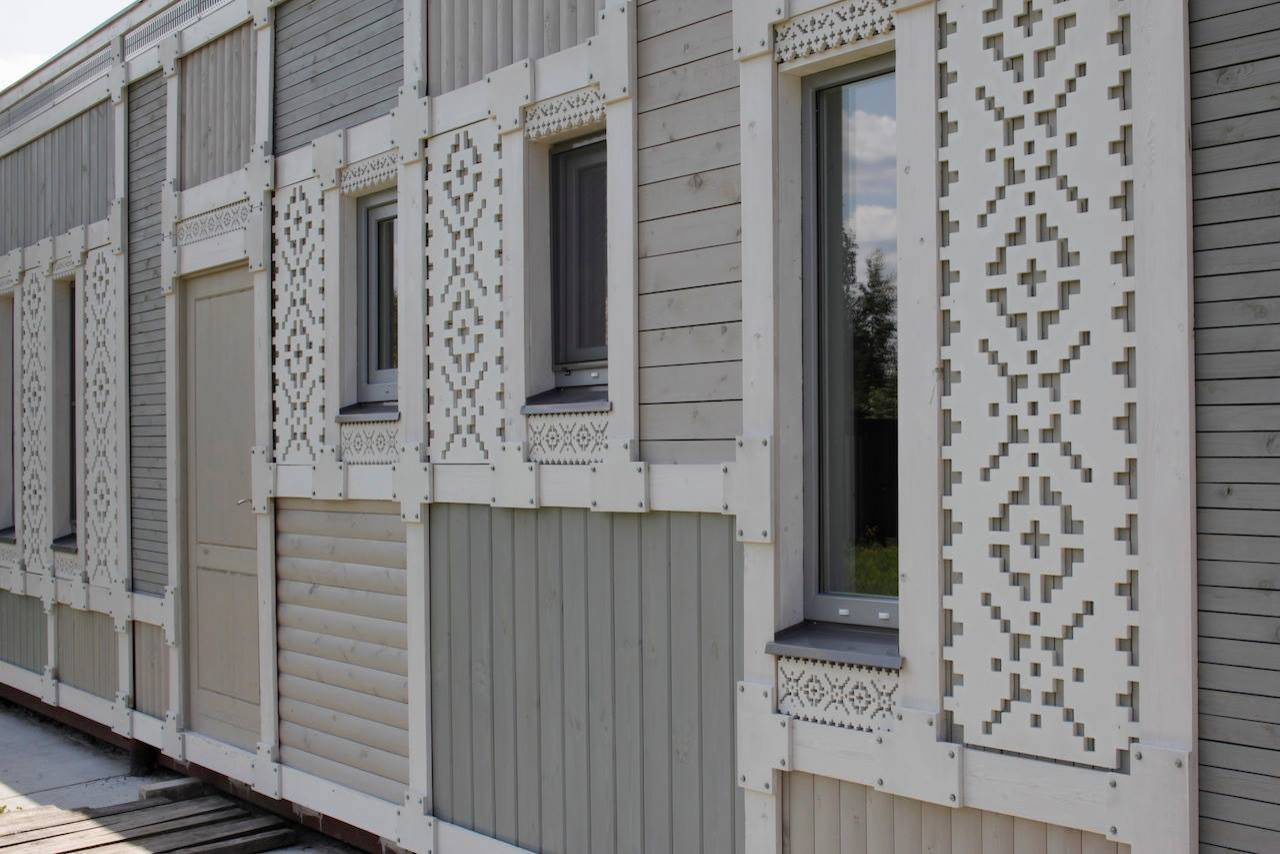 Houzz тур: Монохромный Мондриан и резные наличники дома в Алексино