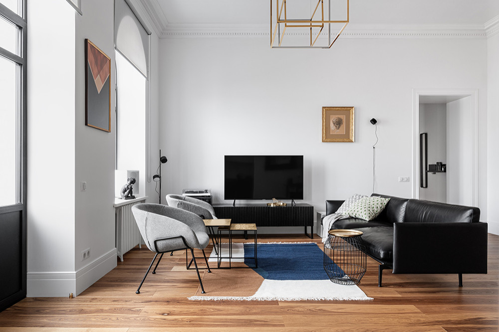 Houzz Украина: Черно-белый интерьер с арочными окнами