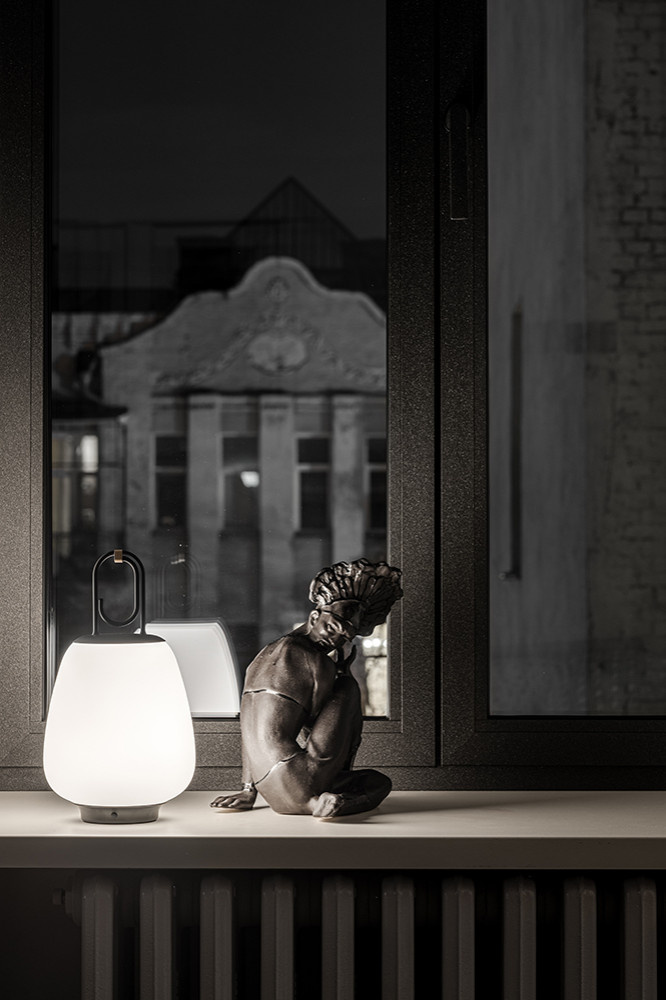 Houzz Украина: Черно-белый интерьер с арочными окнами