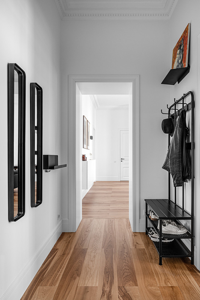 Houzz Украина: Черно-белый интерьер с арочными окнами