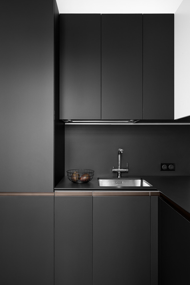 Houzz Украина: Черно-белый интерьер с арочными окнами