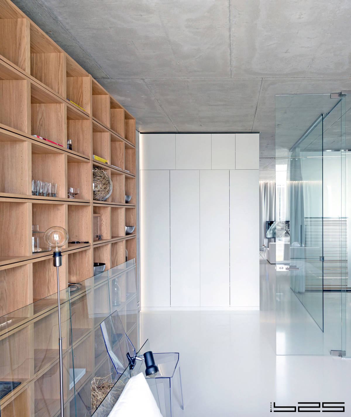 В гостях: Квартира архитекторов в бетоне и с «умным» светом