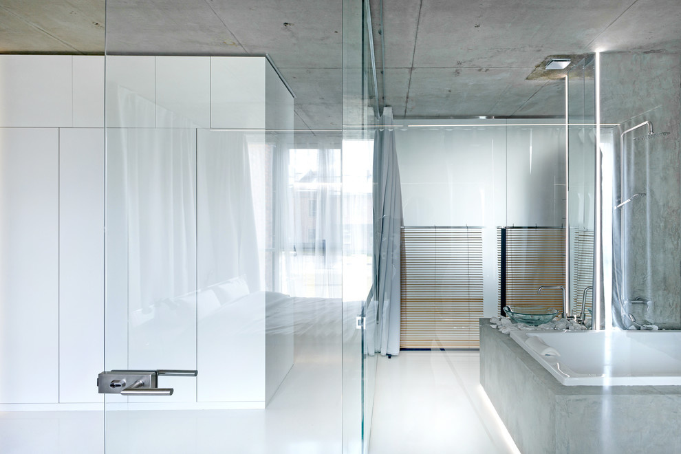 В гостях: Квартира архитекторов в бетоне и с «умным» светом