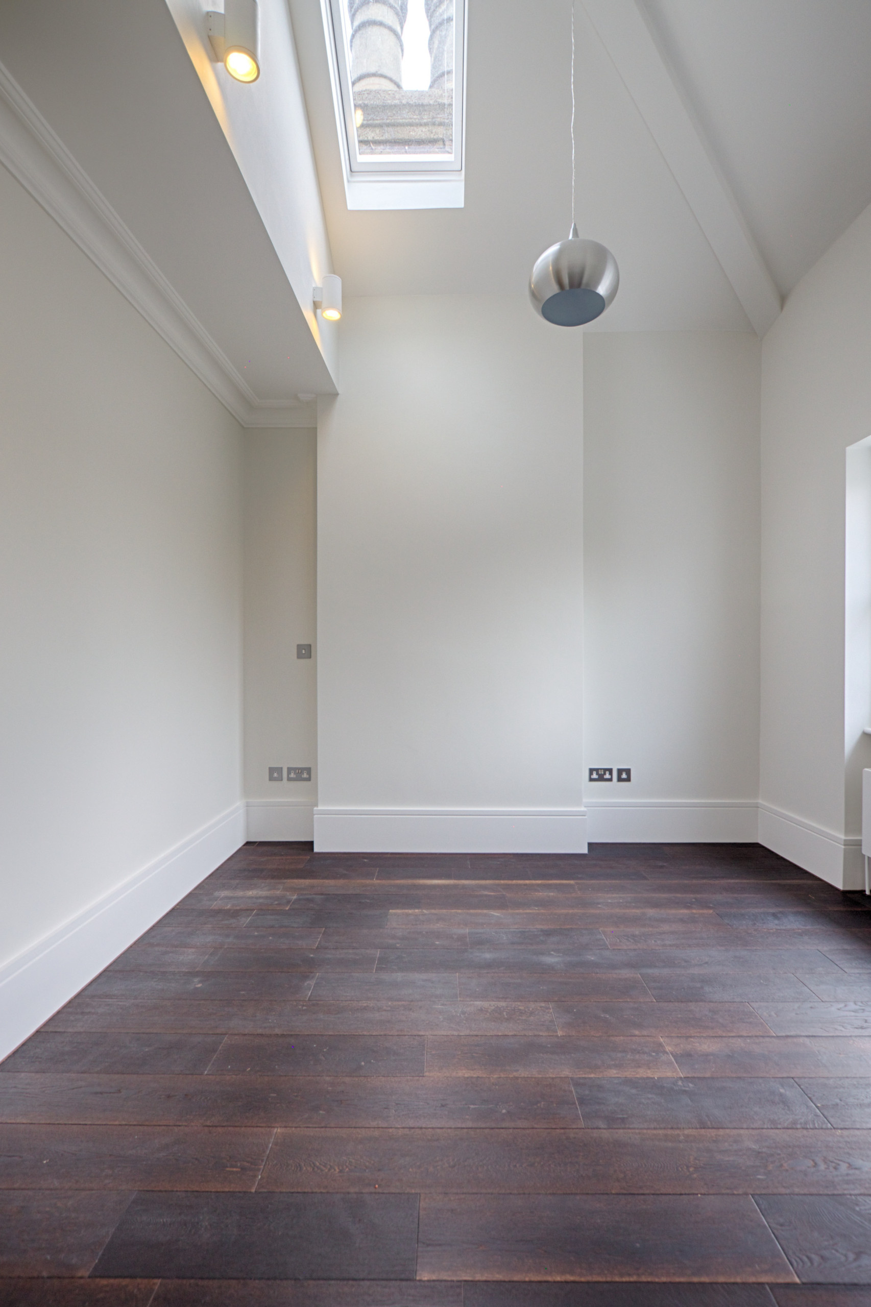 Объясняет юрист: Почему нельзя штробить стены под электрику