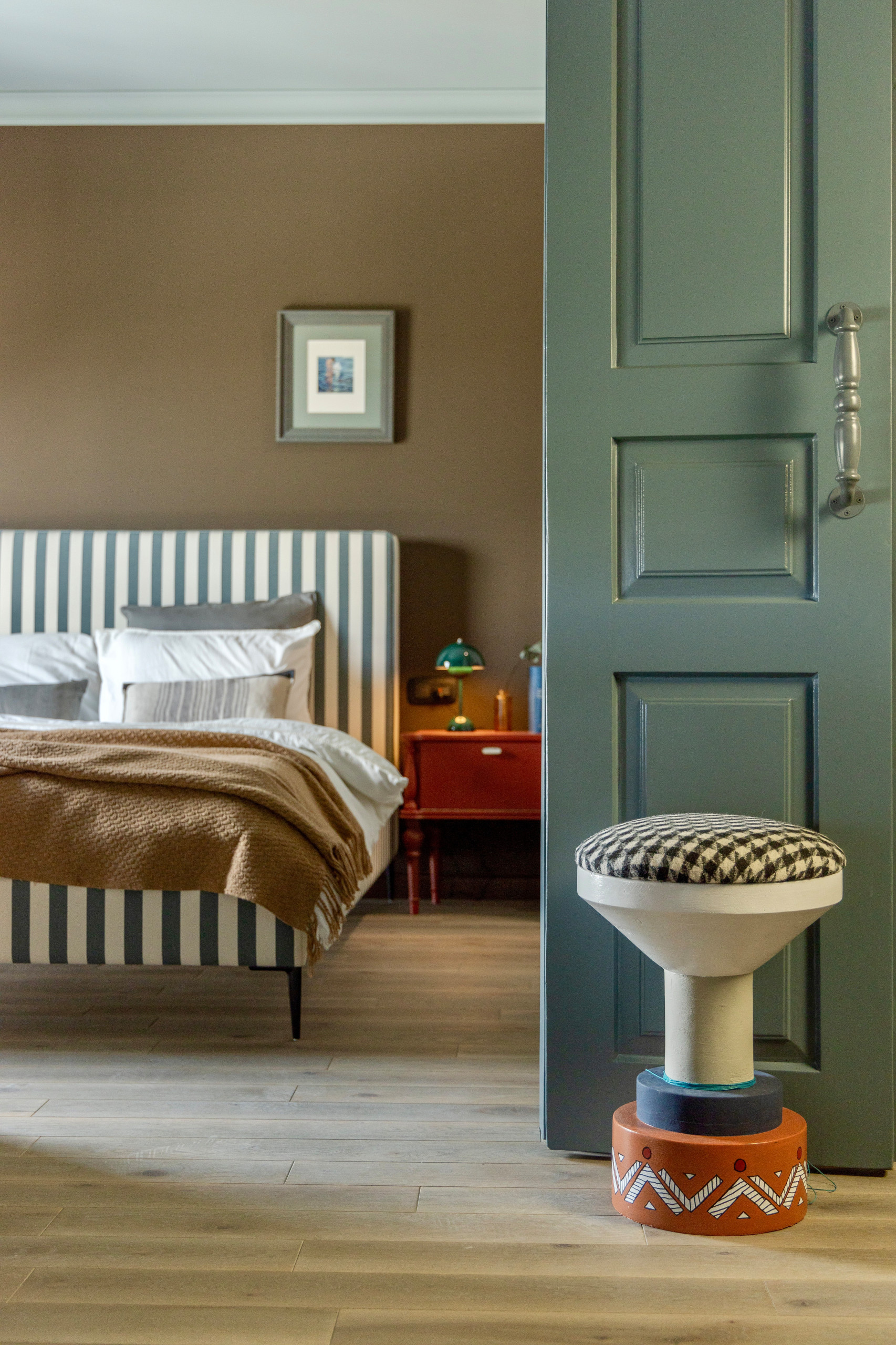 Houzz Украина: 38 кв. м — квартира с коричневым потолком