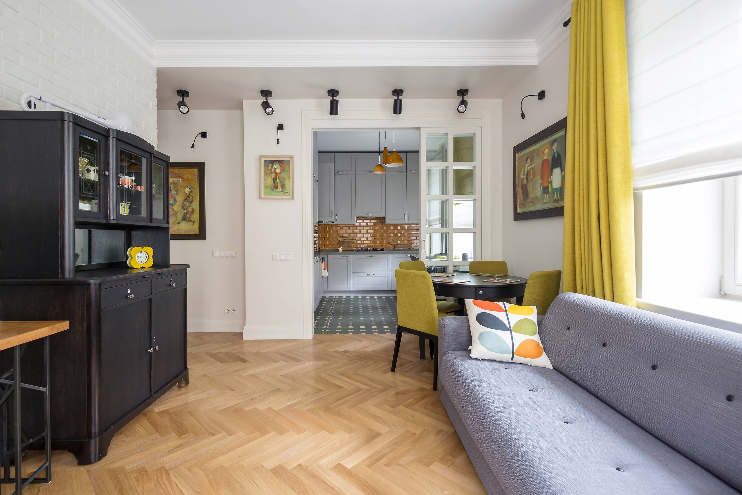 В гостях: Грузинские картины и бабушкина мебель в «сталинке»