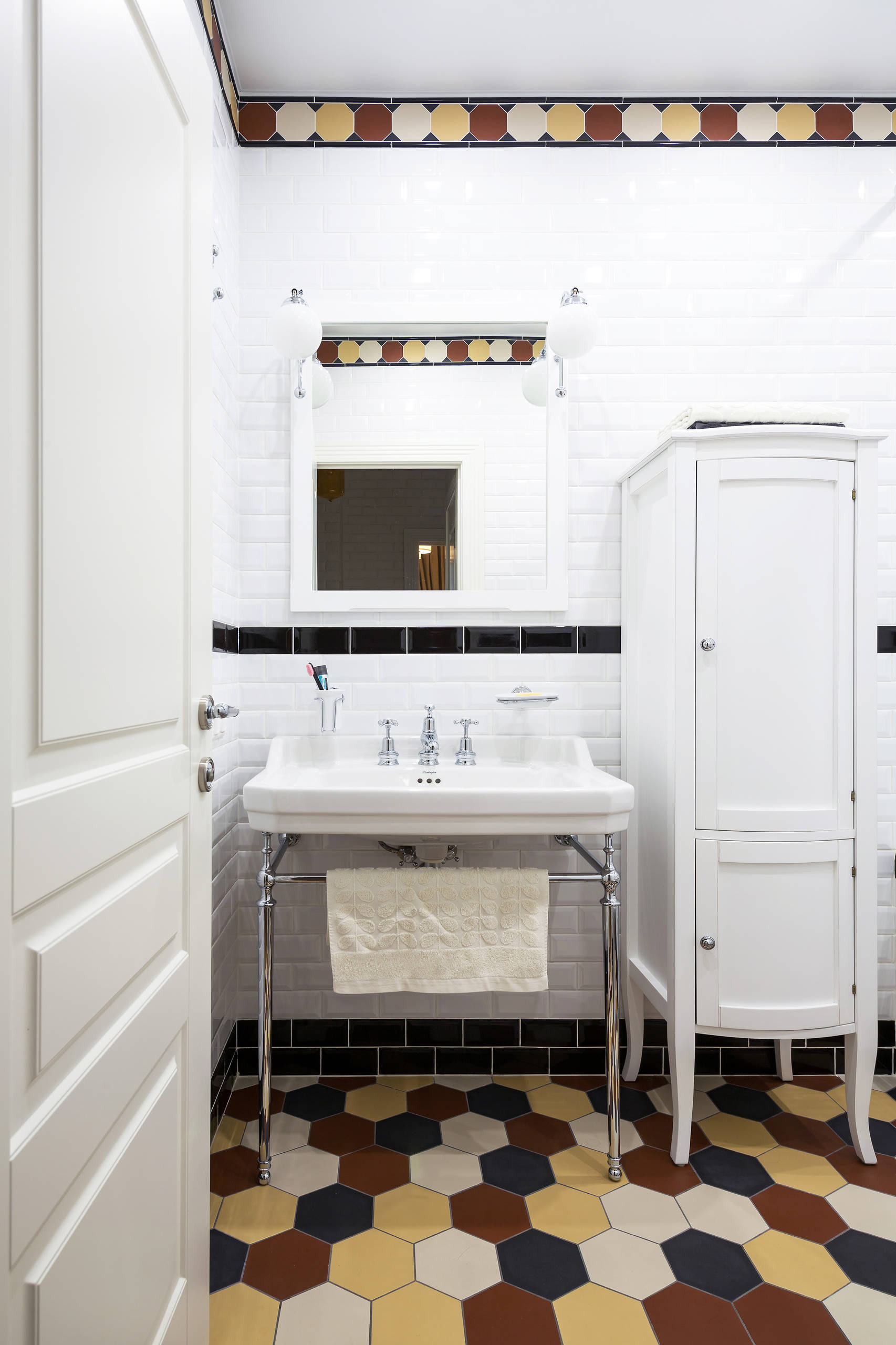 В гостях: Грузинские картины и бабушкина мебель в «сталинке»