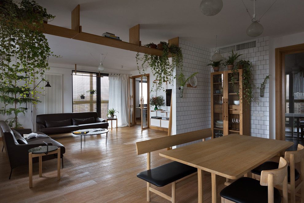 Houzz Украина: Квартира с нарисованными оленями и лесными растениями