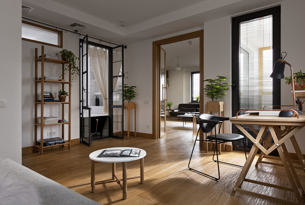 Houzz Украина: Квартира с нарисованными оленями и лесными растениями