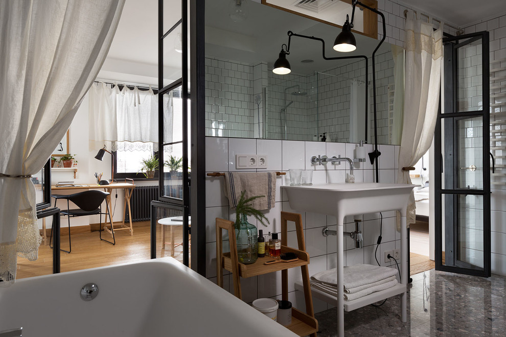 Houzz Украина: Квартира с нарисованными оленями и лесными растениями