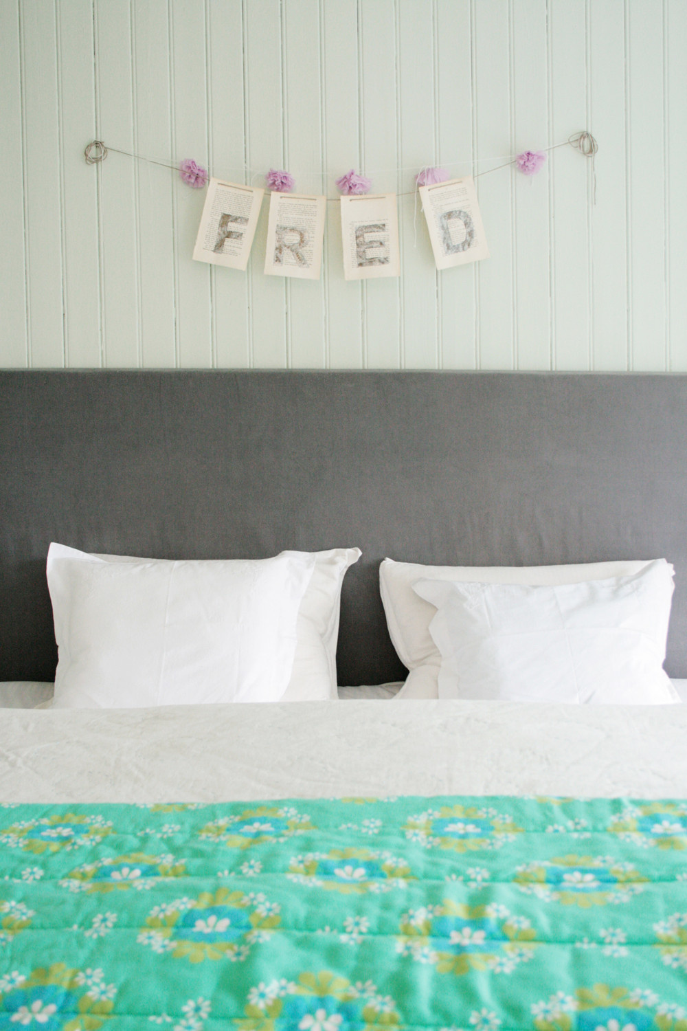 Просто повторить: Как украсить детскую помпонами