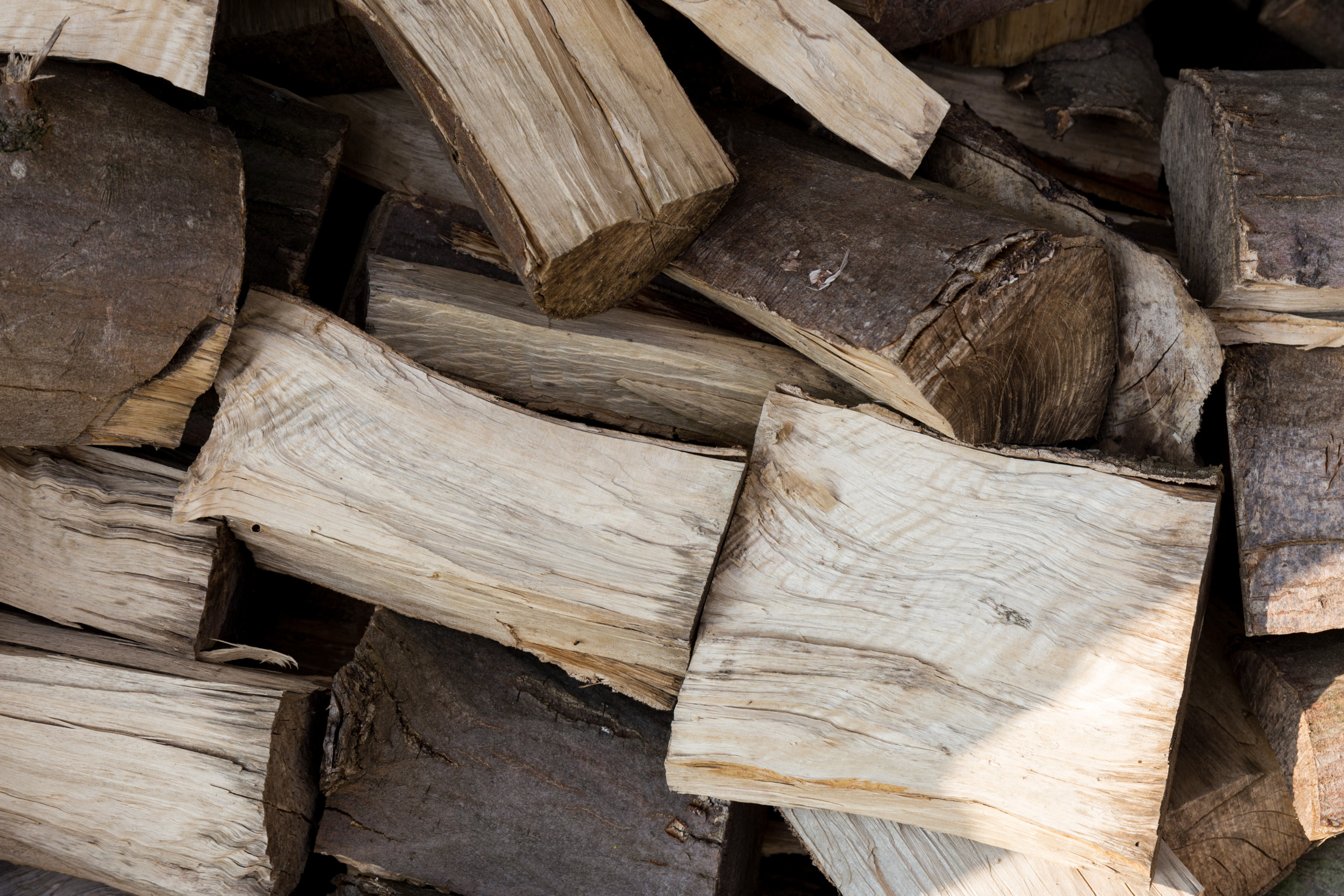 Вопрос: Как выбирать дрова для камина