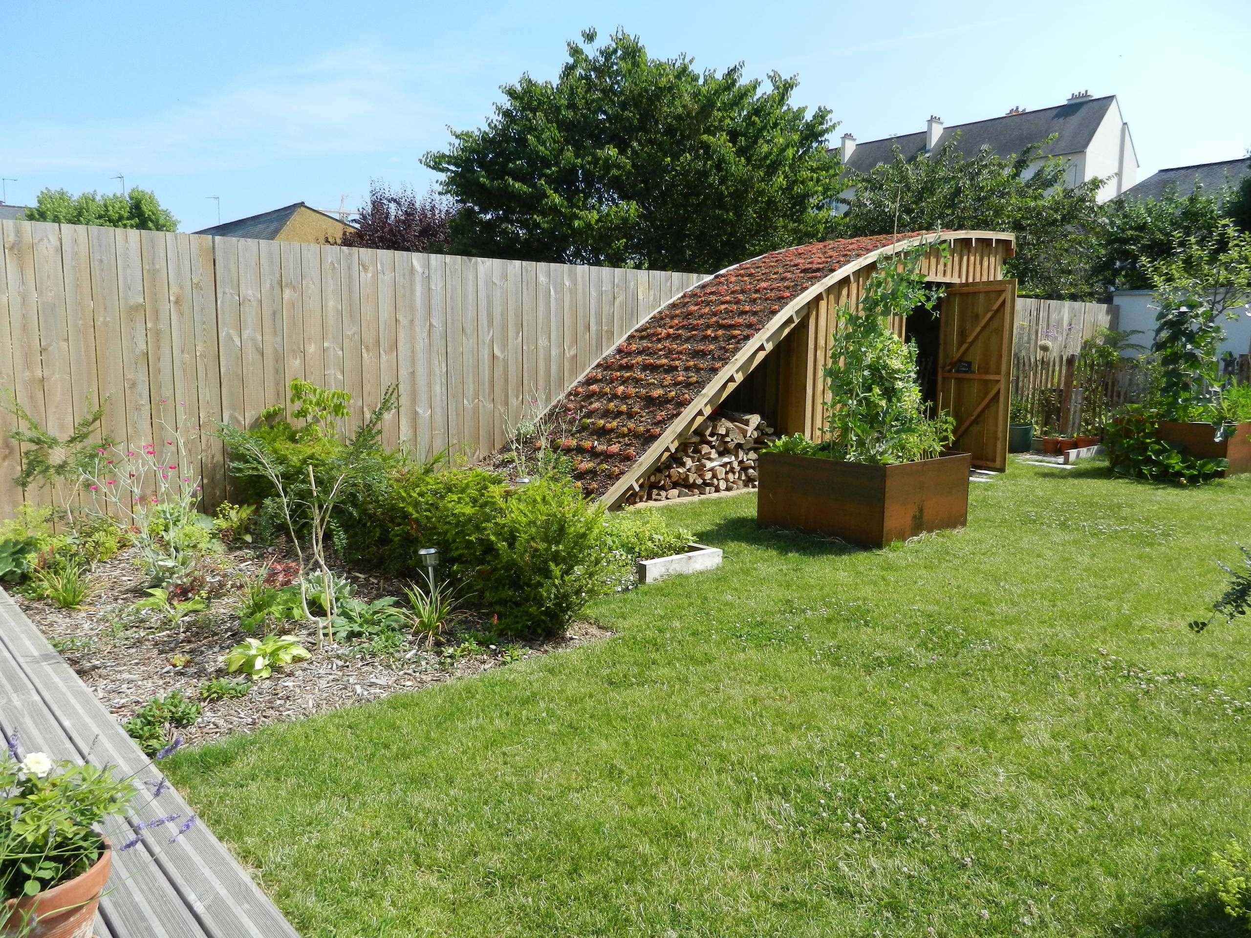 На траве дрова: Как сложить поленницу для дров, и зачем это нужно