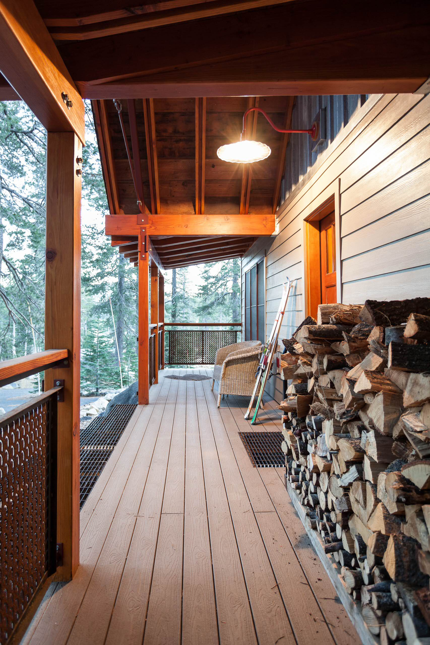 На траве дрова: Как сложить поленницу для дров, и зачем это нужно