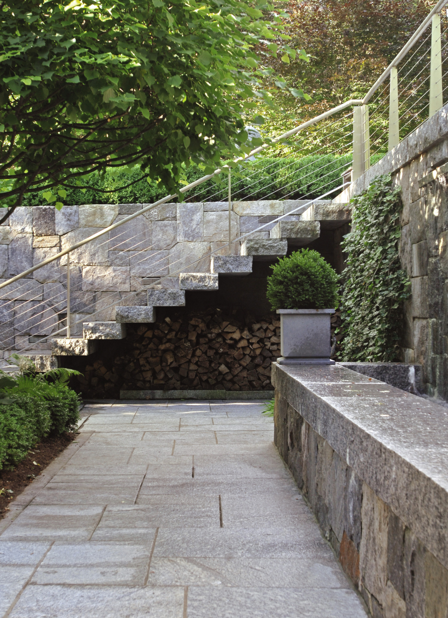 На траве дрова: Как сложить поленницу для дров, и зачем это нужно