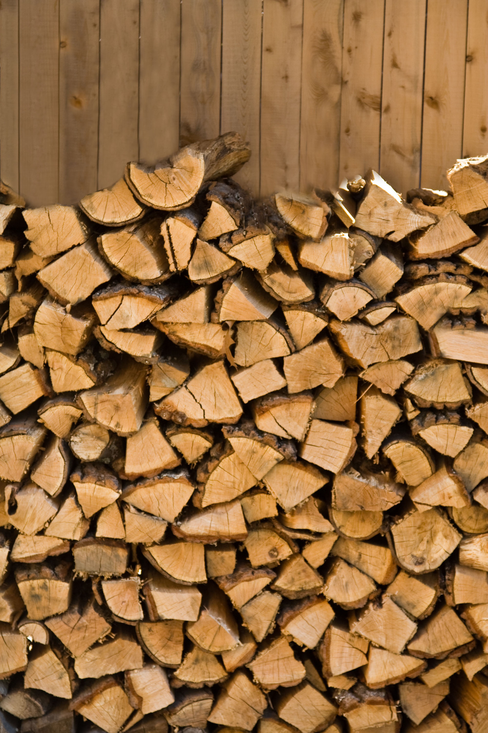 На траве дрова: Как сложить поленницу для дров, и зачем это нужно