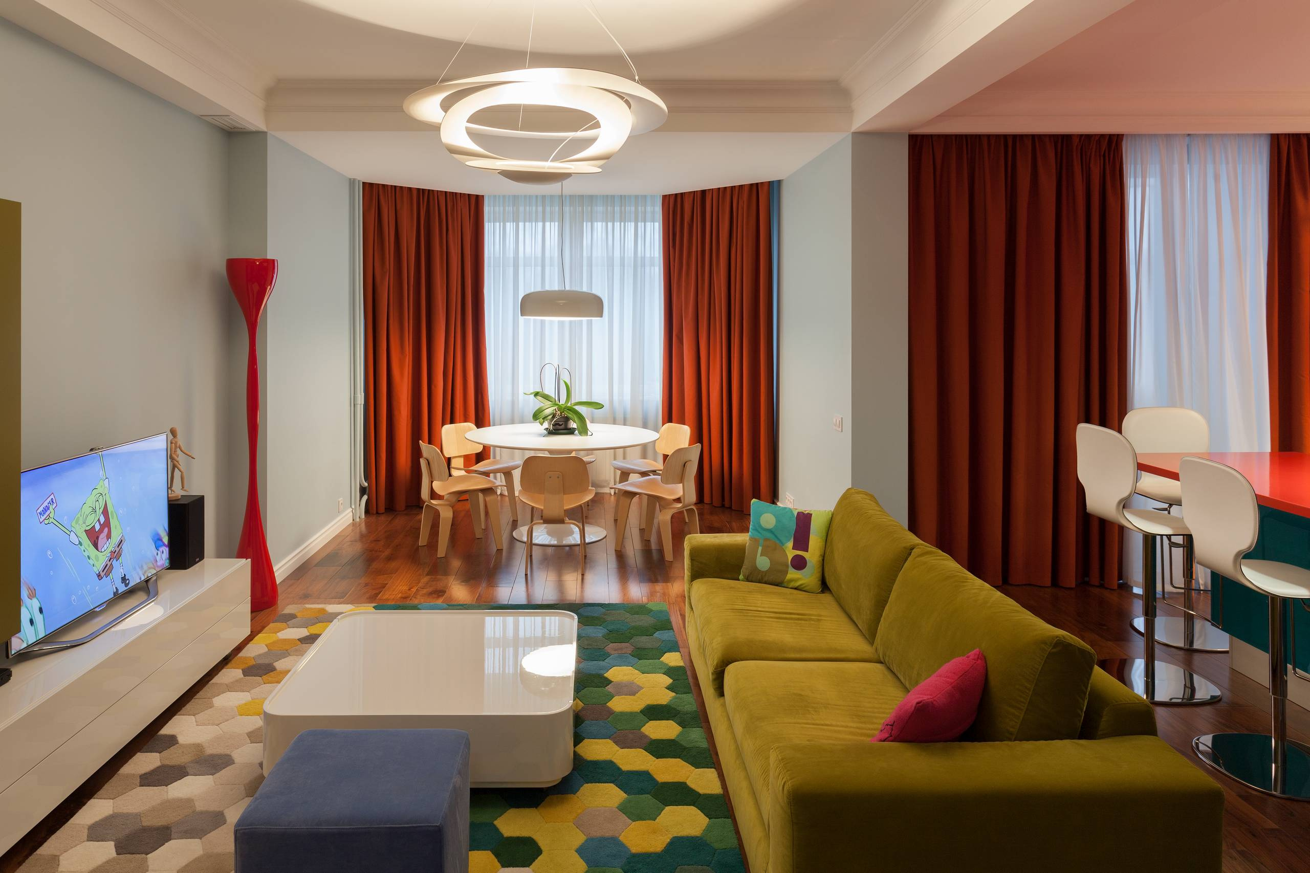 Houzz тур: Яркая квартира с собственной спа-зоной