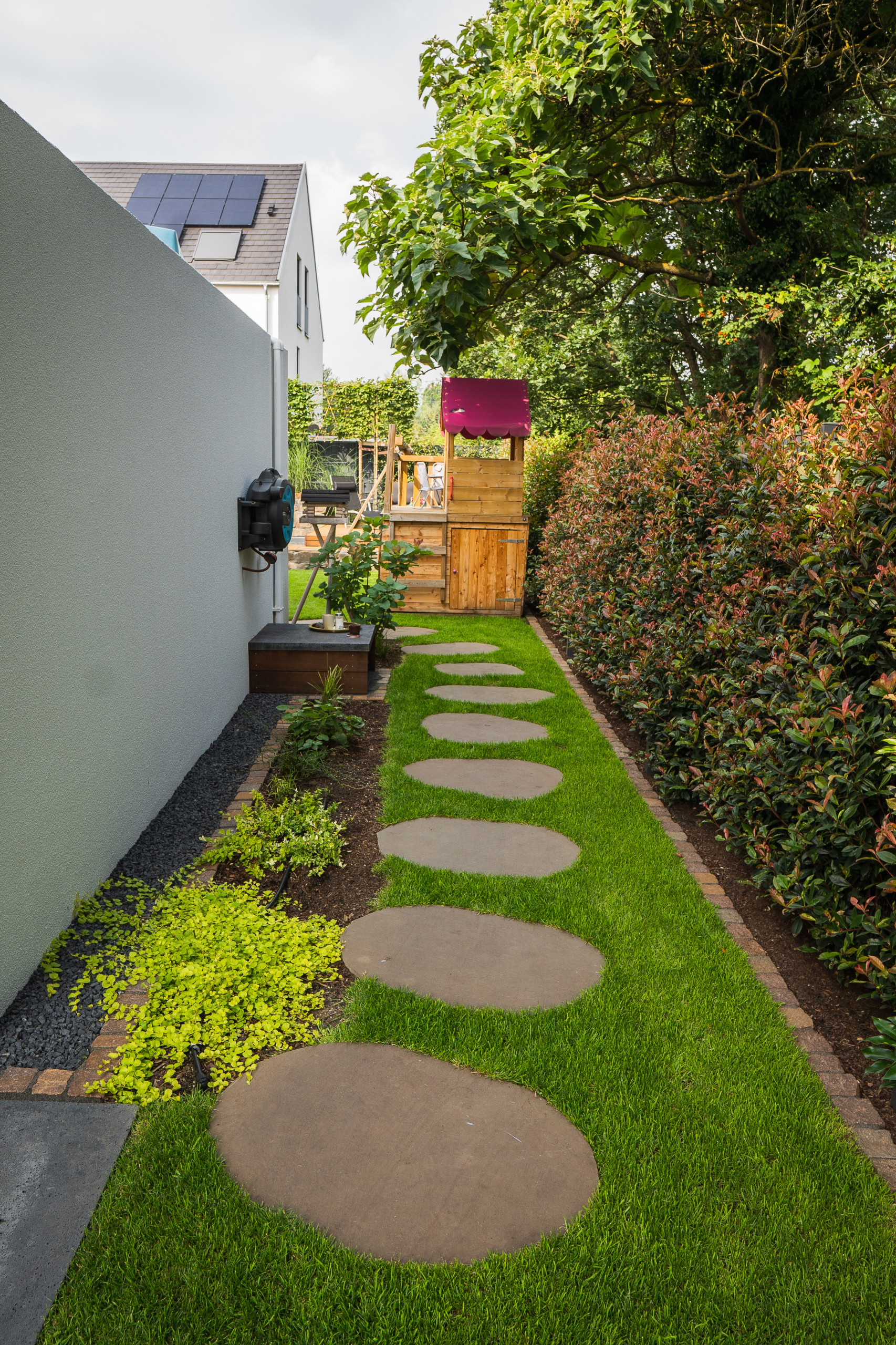 До и после: Бассейн в крошечном саду (1.7 сотки)