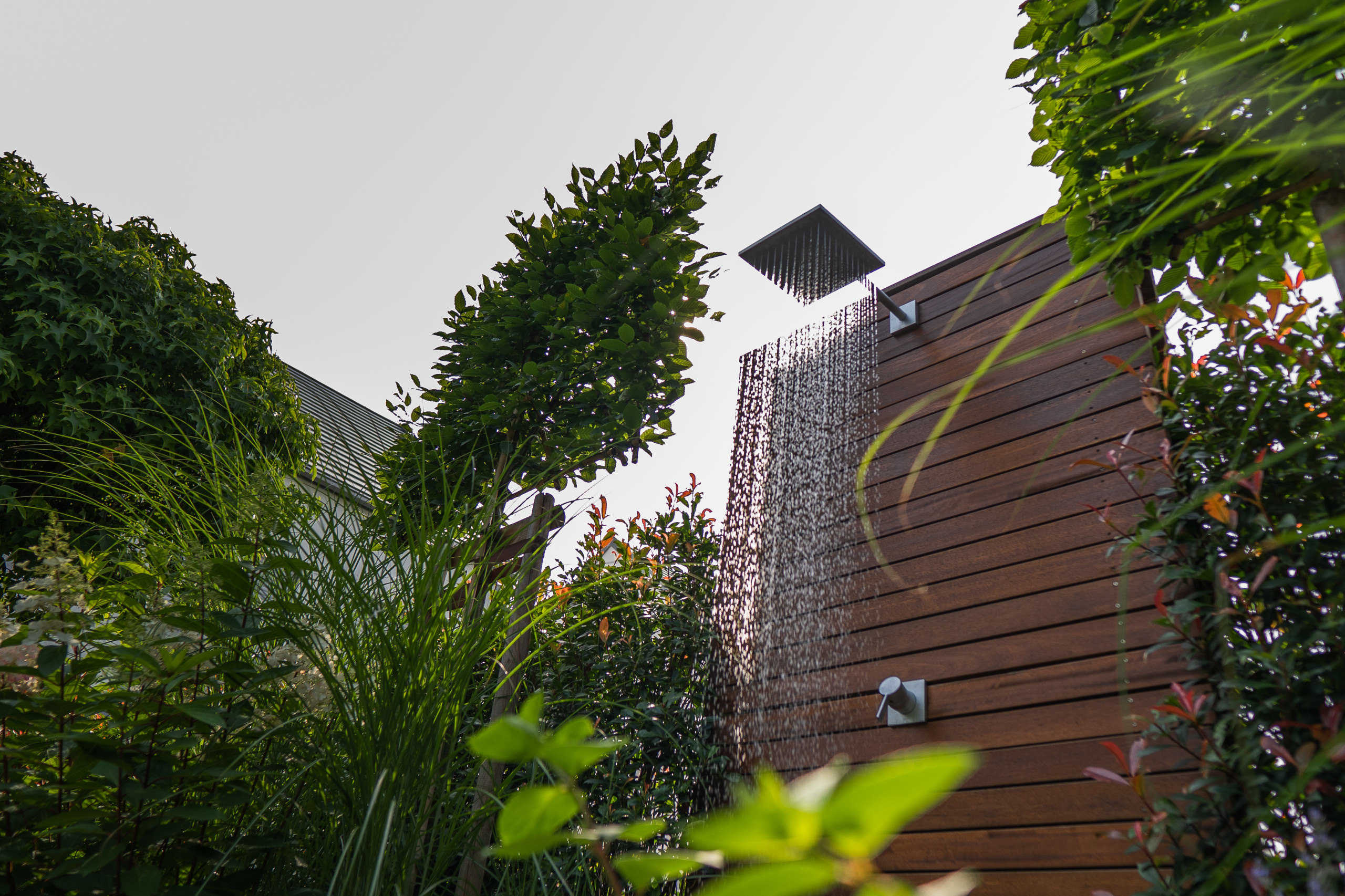 До и после: Бассейн в крошечном саду (1.7 сотки)