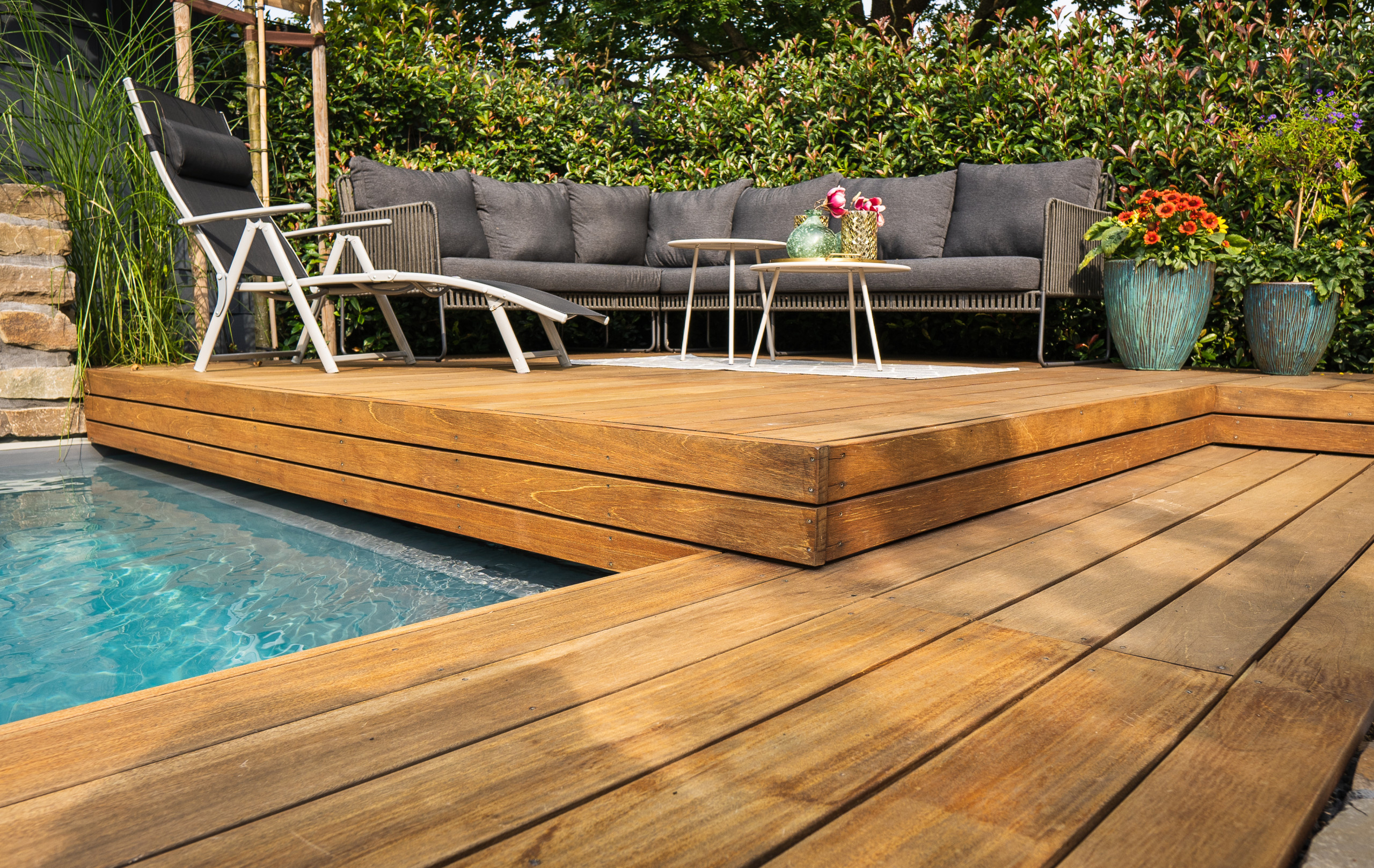 До и после: Бассейн в крошечном саду (1.7 сотки)