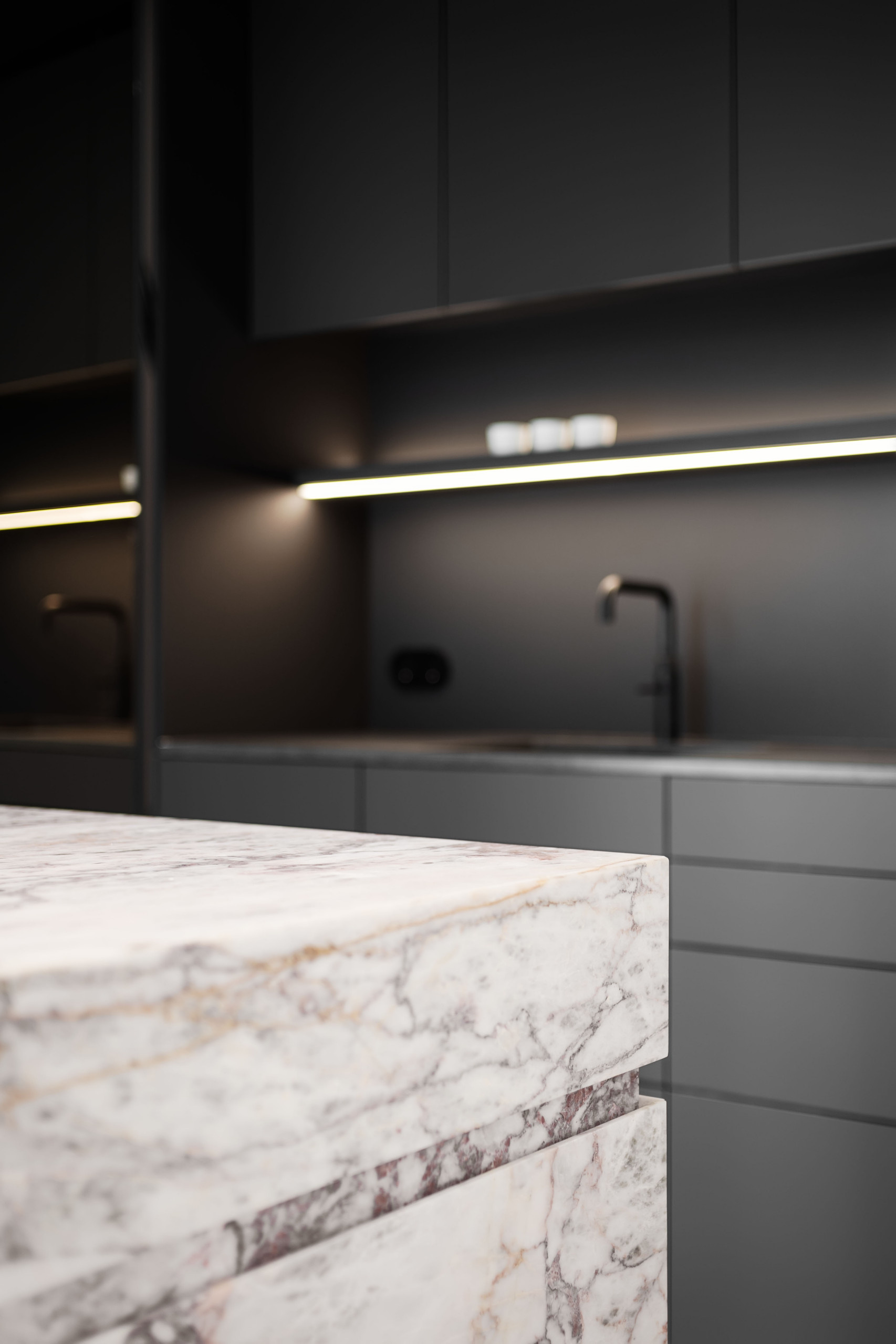 Кухня недели: Остров — из глыбы мрамора в маленькой квартире