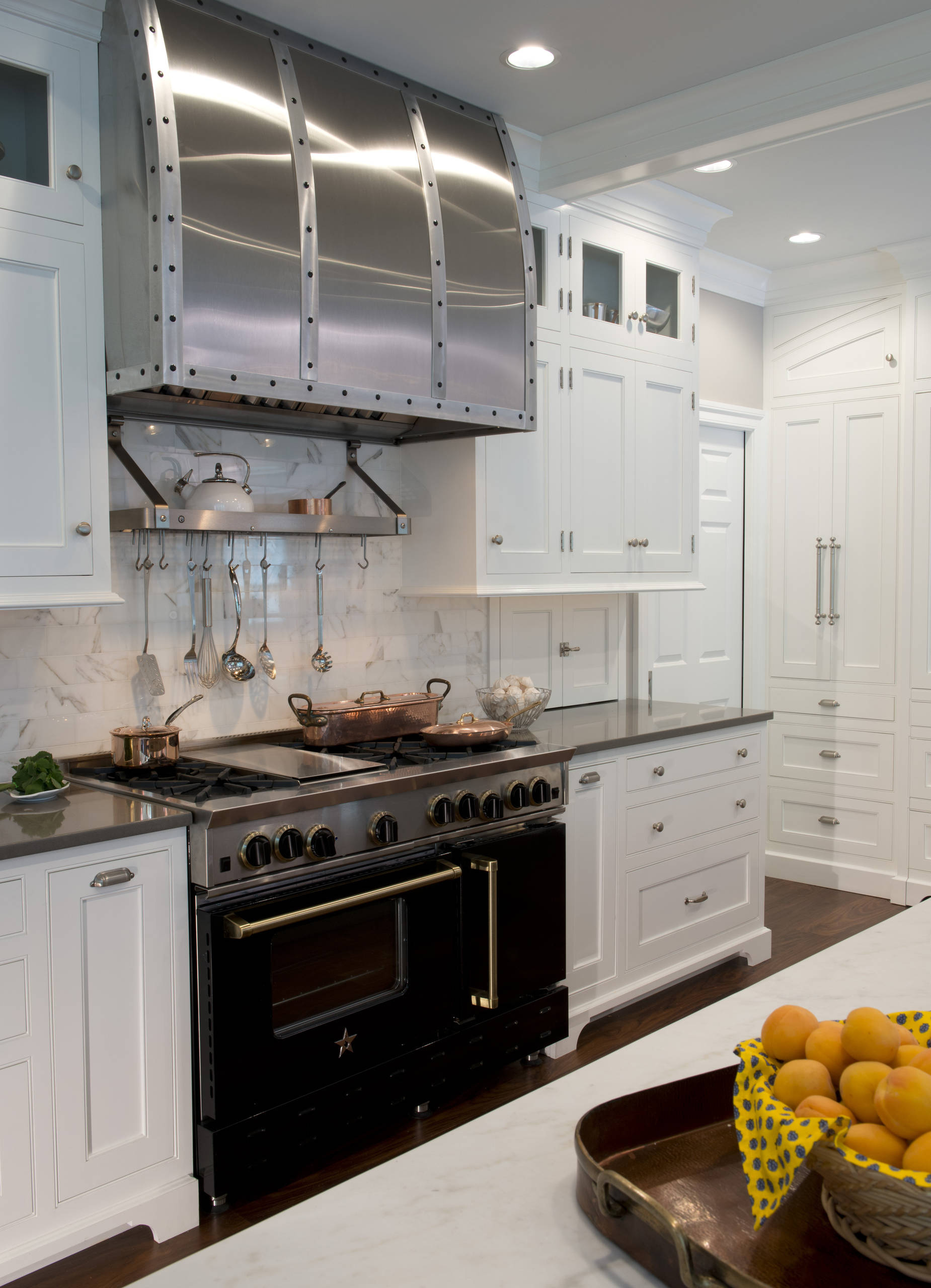 Хороший вопрос: Как украсить кухню бытовой техникой