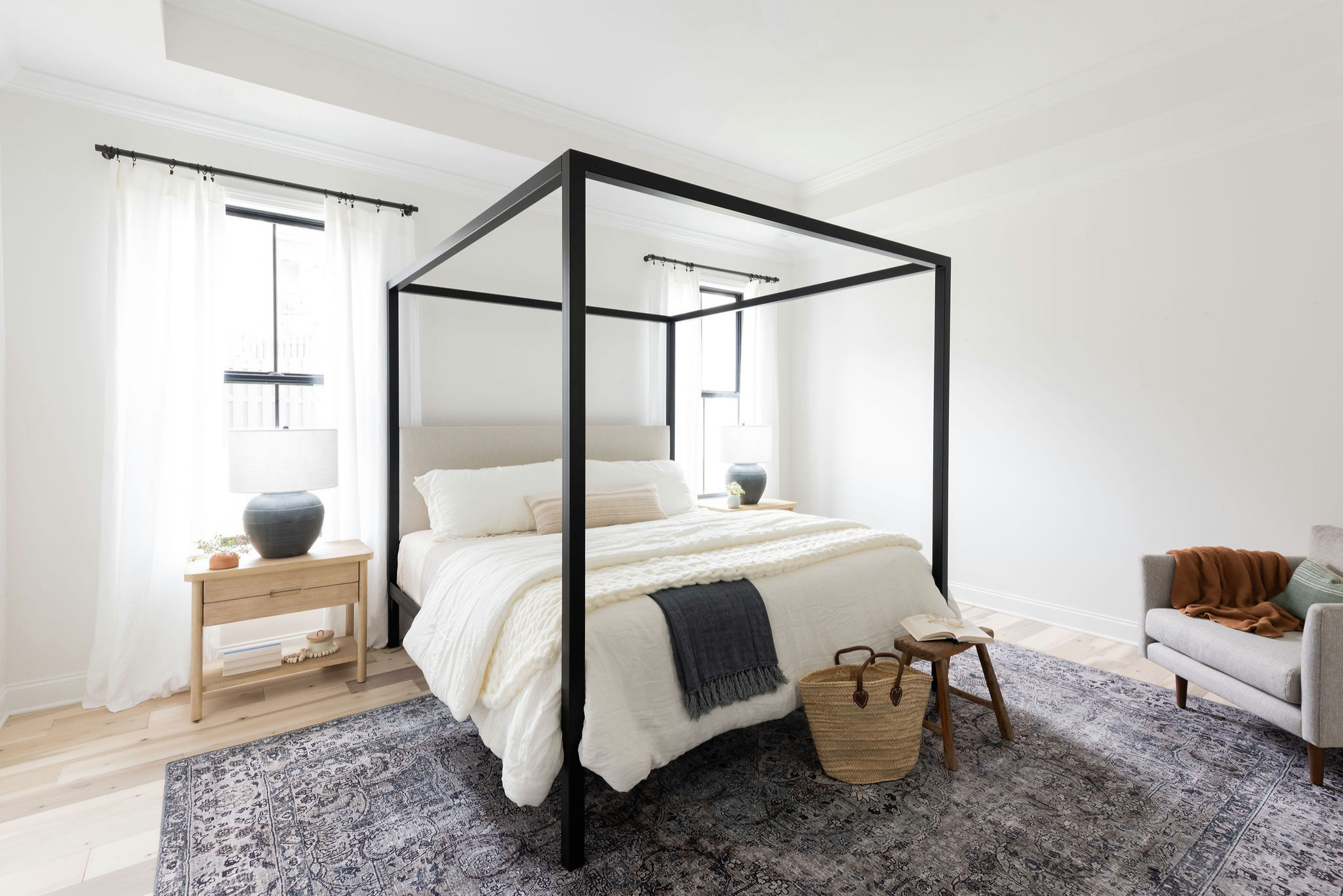 Как застилать кровать так, чтобы она была главным украшением спальни