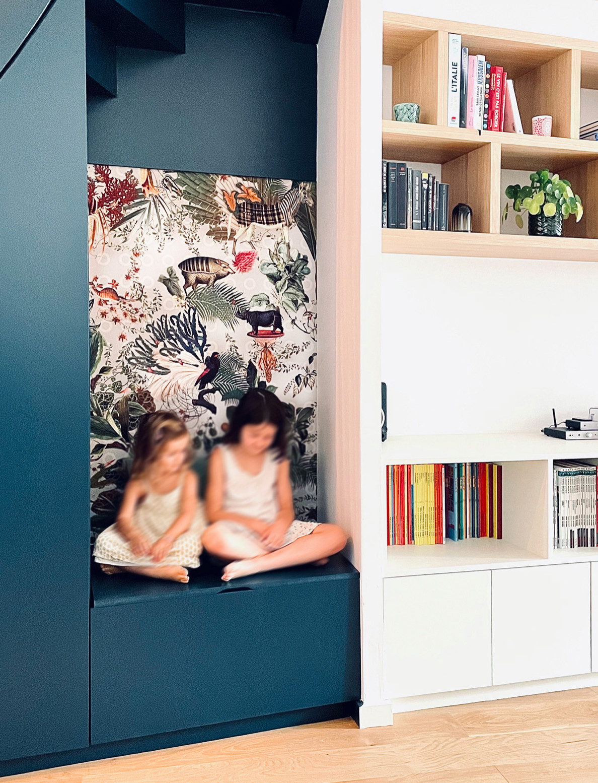 Место под лестницей: 4 проекта с остроумной планировкой