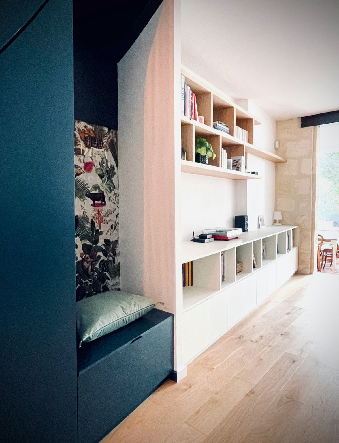 Место под лестницей: 4 проекта с остроумной планировкой