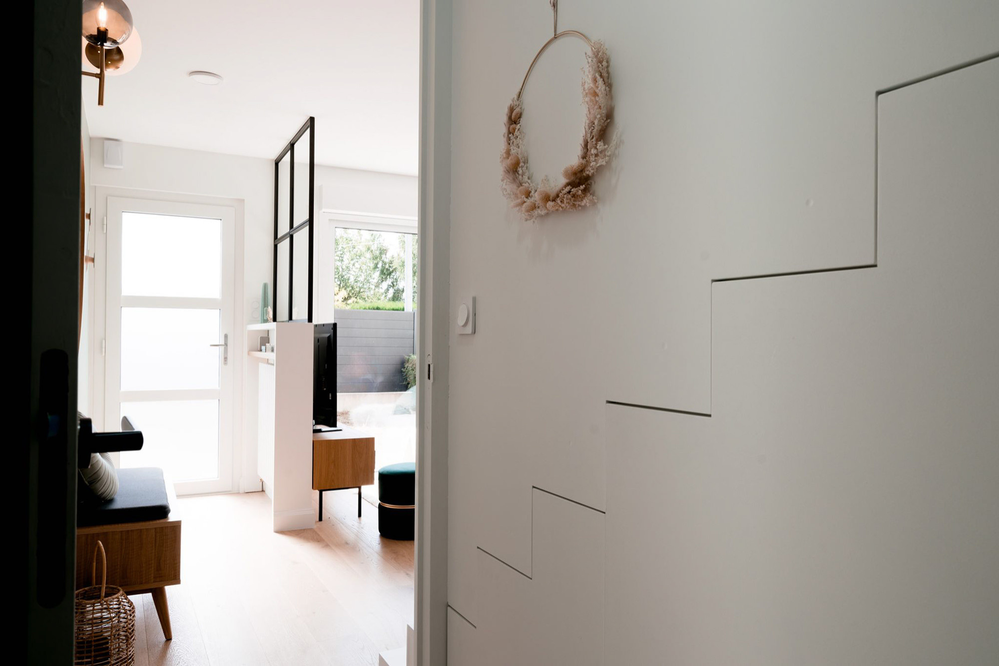 Место под лестницей: 4 проекта с остроумной планировкой