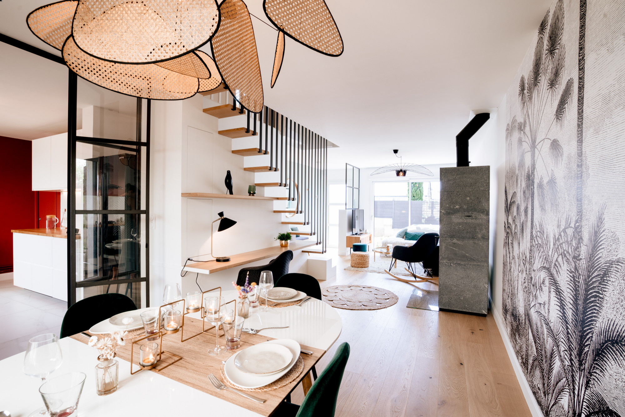 Место под лестницей: 4 проекта с остроумной планировкой