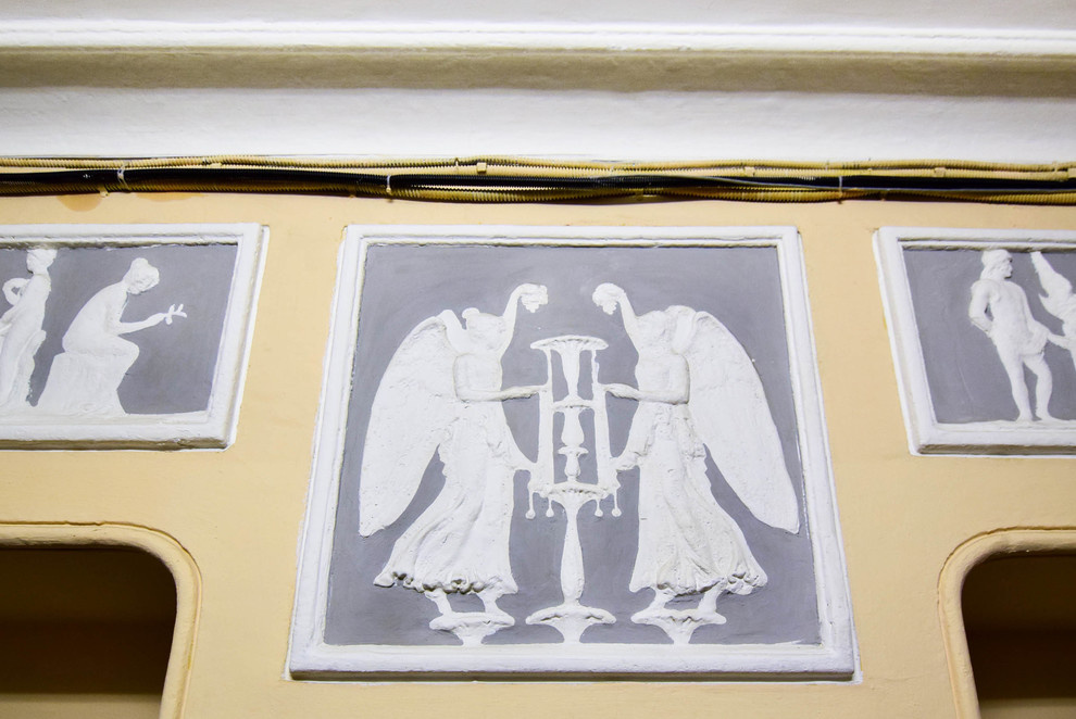 В гостях: Квартира с огромной гостиной, белыми быками и черным мопсом