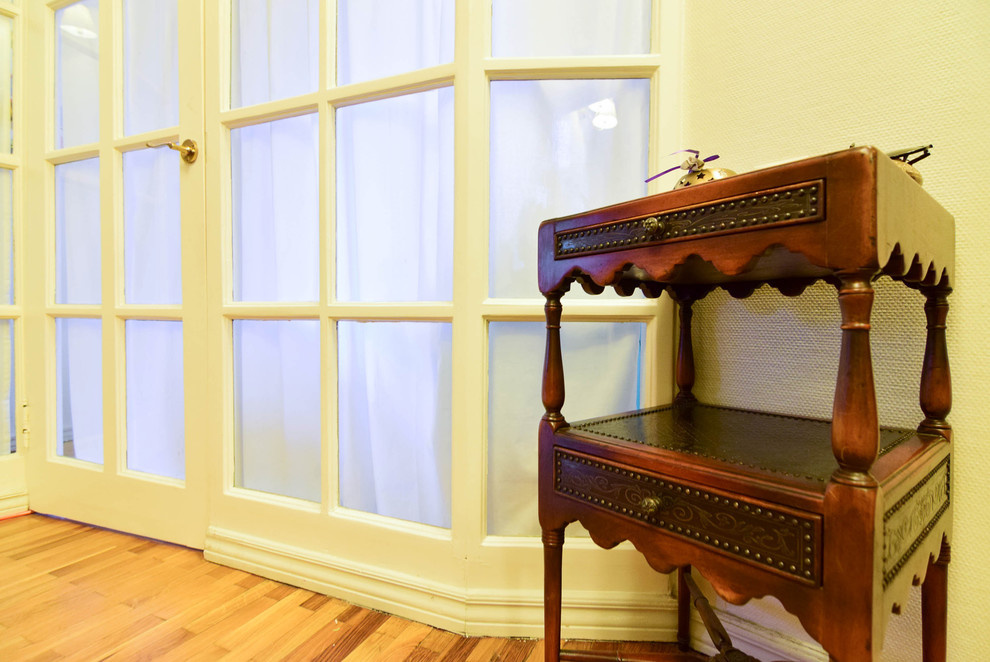 В гостях: Квартира с огромной гостиной, белыми быками и черным мопсом