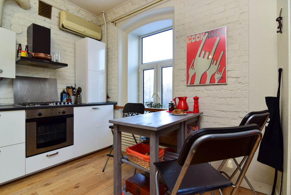 В гостях: Квартира с огромной гостиной, белыми быками и черным мопсом