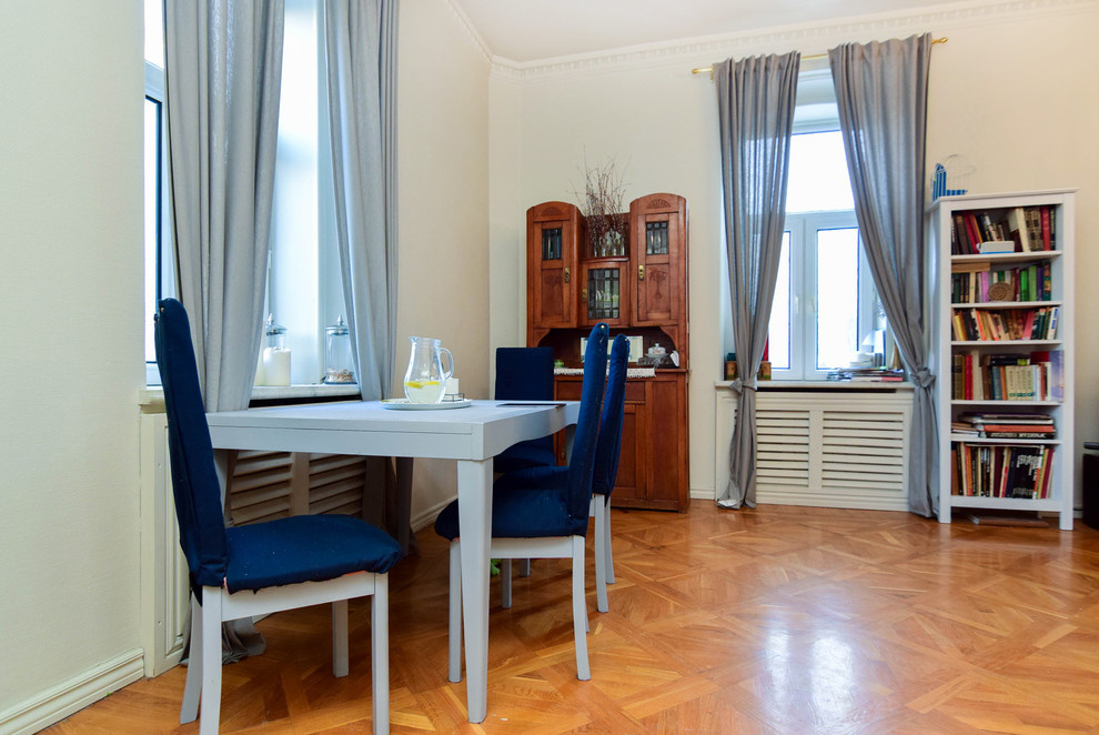 В гостях: Квартира с огромной гостиной, белыми быками и черным мопсом