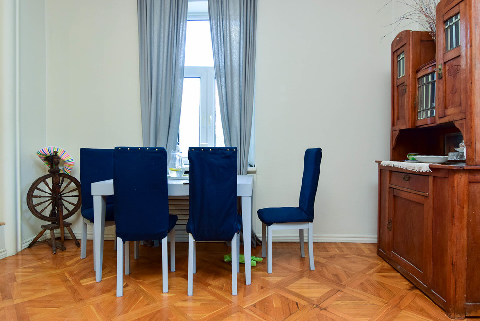 В гостях: Квартира с огромной гостиной, белыми быками и черным мопсом