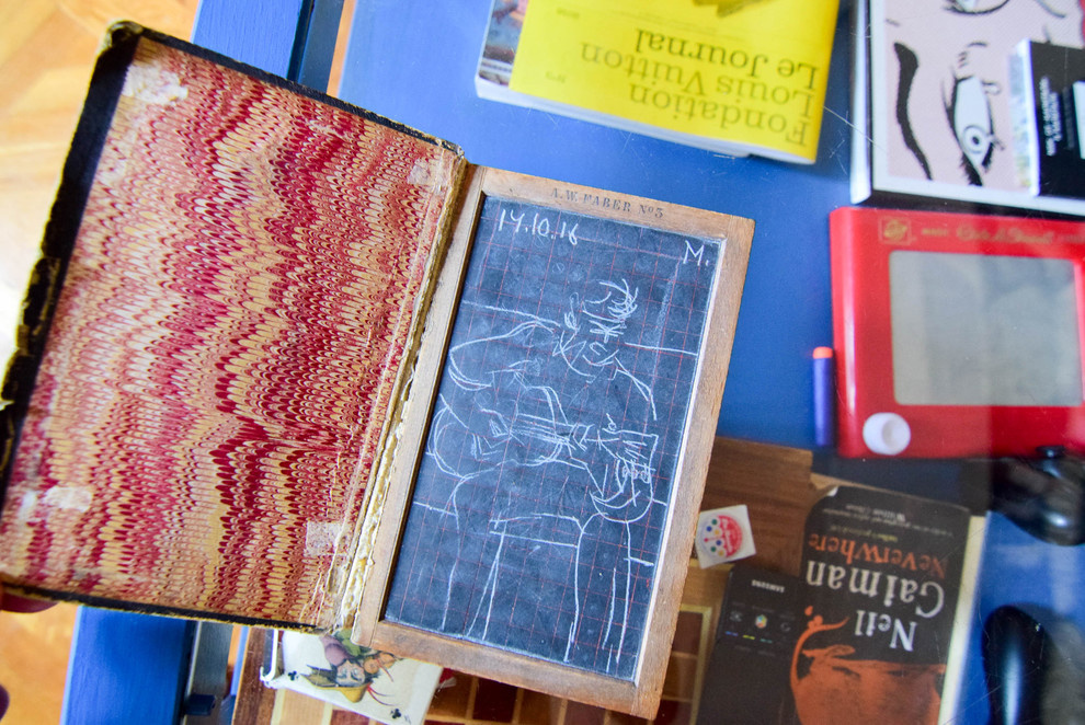 В гостях: Квартира с огромной гостиной, белыми быками и черным мопсом