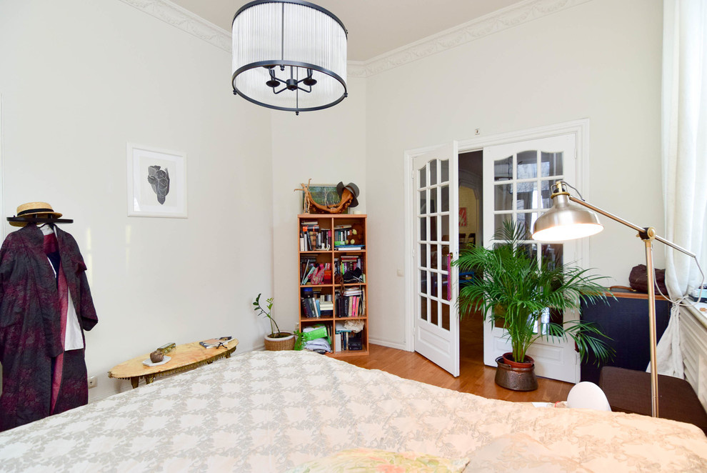 В гостях: Квартира с огромной гостиной, белыми быками и черным мопсом