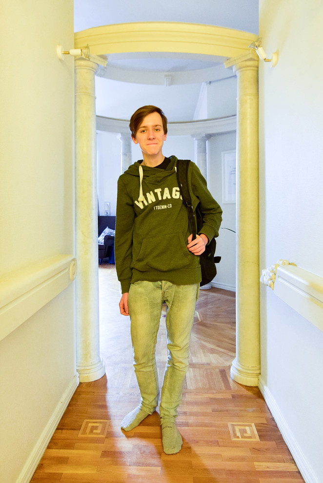 В гостях: Квартира с огромной гостиной, белыми быками и черным мопсом