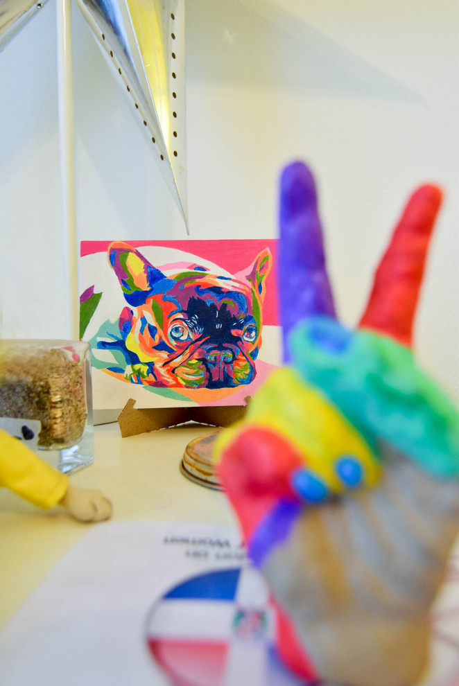 В гостях: Квартира с огромной гостиной, белыми быками и черным мопсом