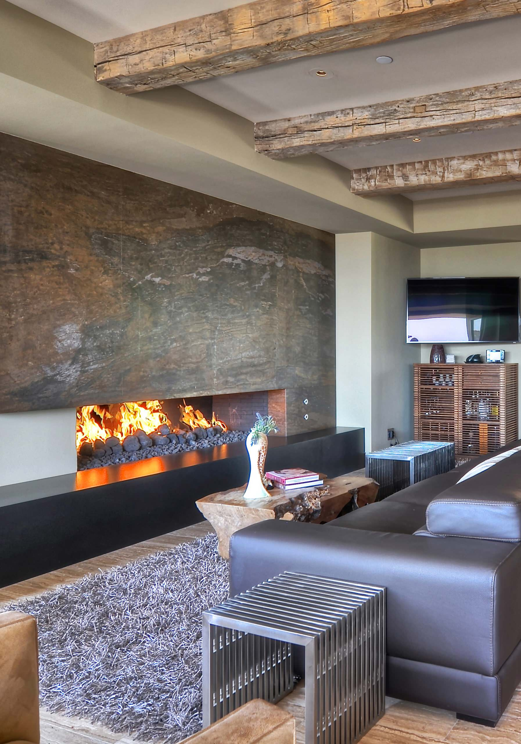 10 способов оформить каминную зону