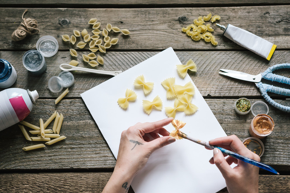 Своими руками: Елочные игрушки — поделки из макарон