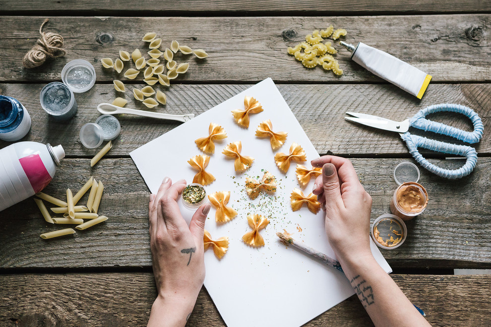 Своими руками: Елочные игрушки — поделки из макарон
