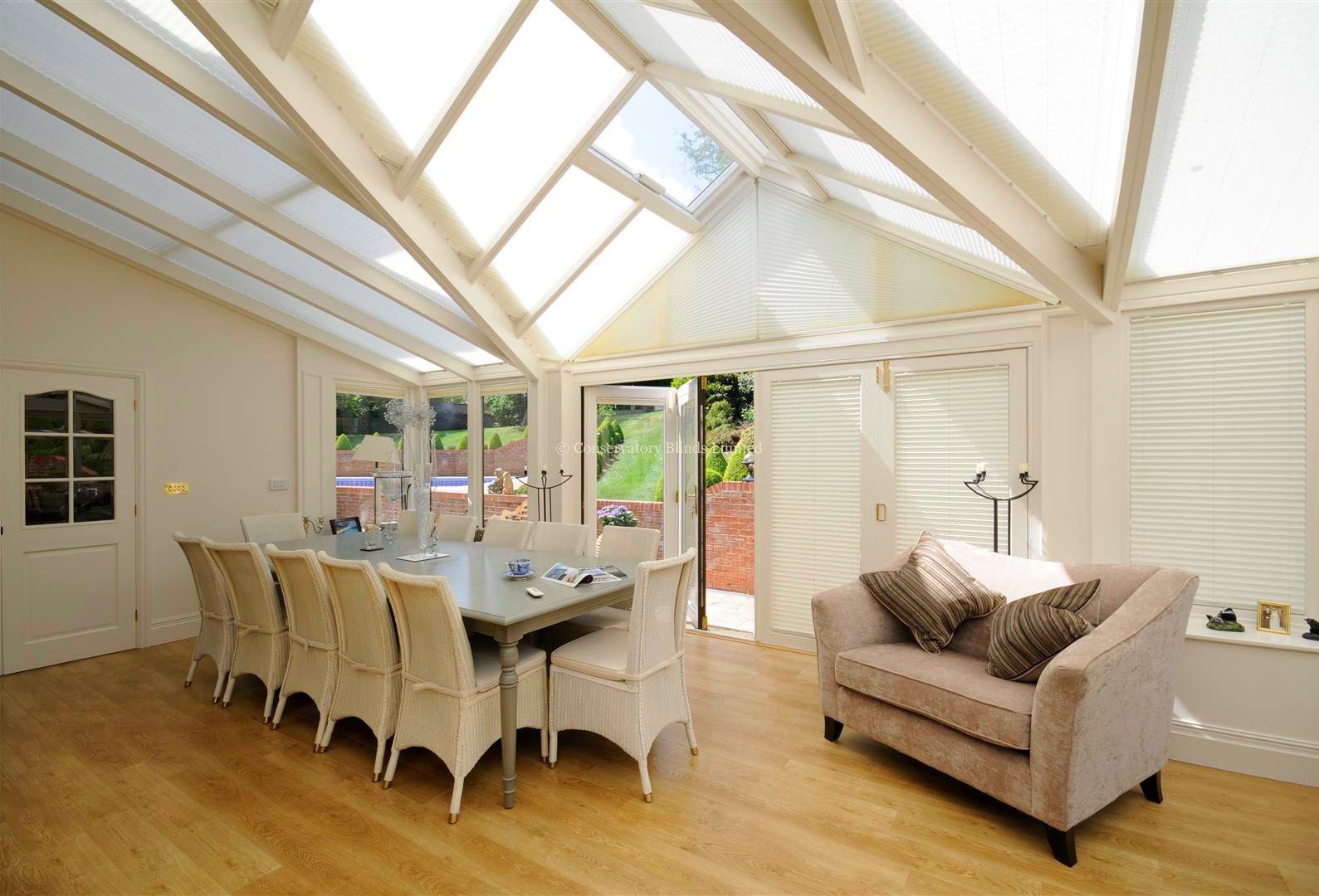 Не квадрат: Какие шторы подойдут скошенным и треугольным окнам