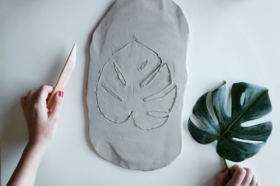 Своими руками: Тарелка в форме листа монстеры