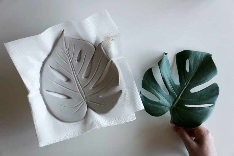 Своими руками: Тарелка в форме листа монстеры