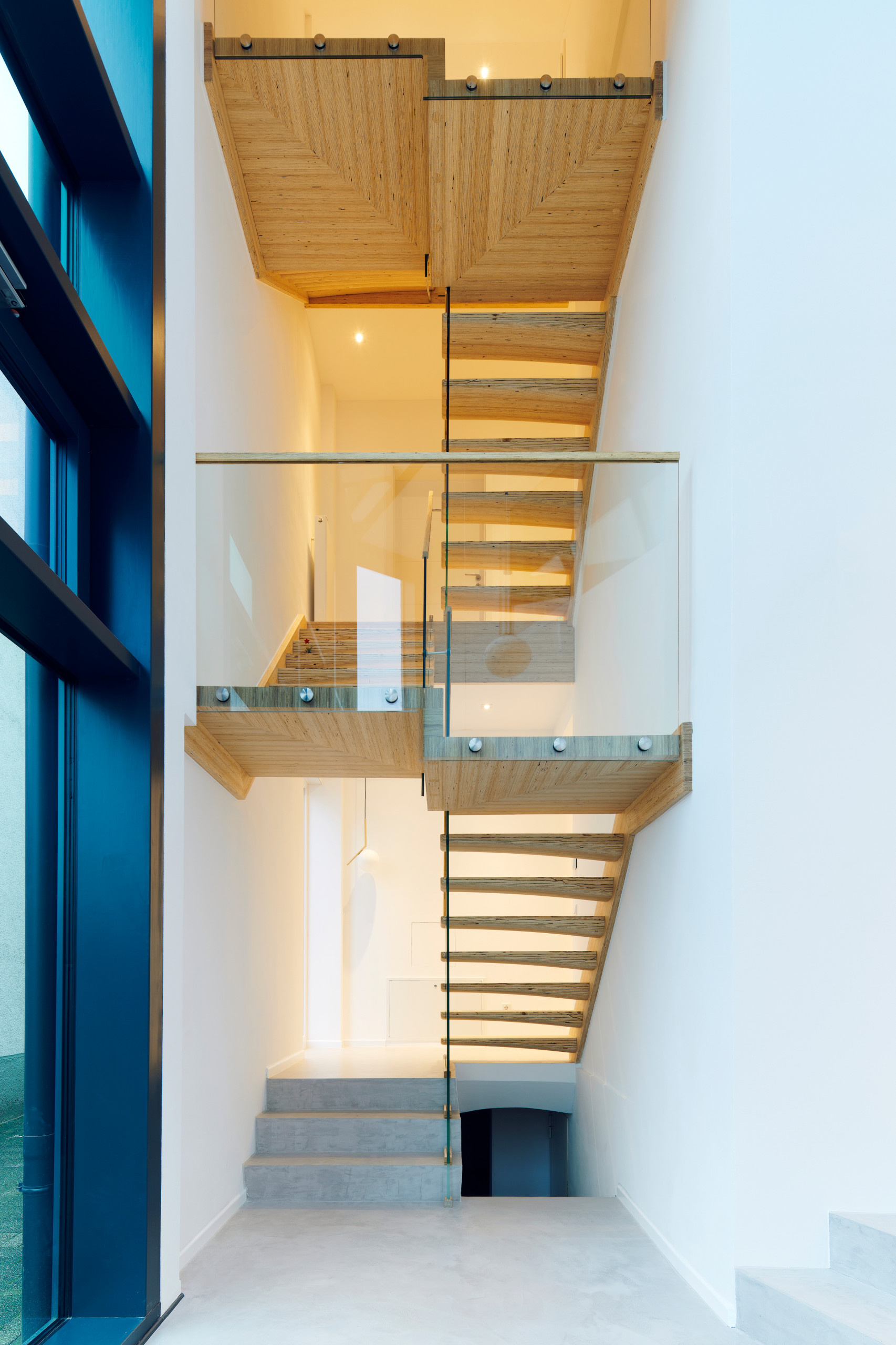 До и после: Лестница с «разрезанными» ступенями